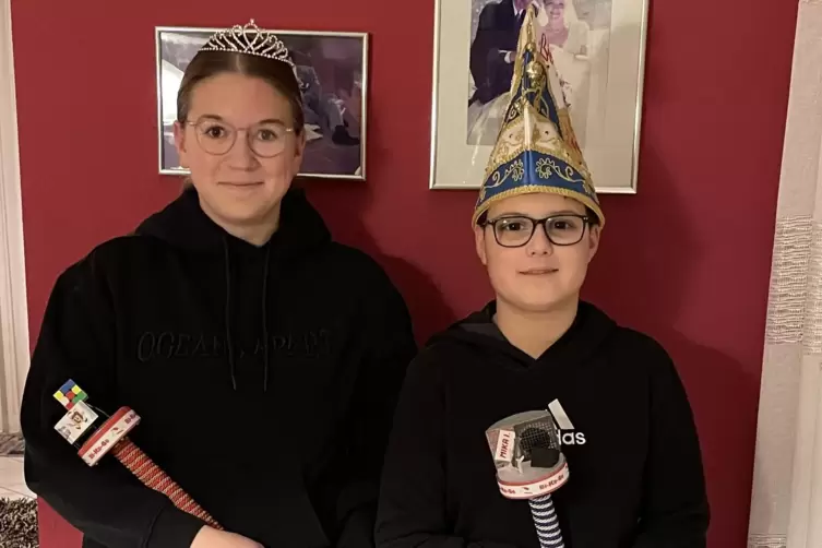 Das Kinderprinzenpaar der Bikage: Luna I. undMika I. (Luna Hott und Mika Illgen)
