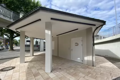 Wenige Monate nach ihrer Eröffnung von Vandalismus betroffen: öffentliche Toilette am Bahnhof. 