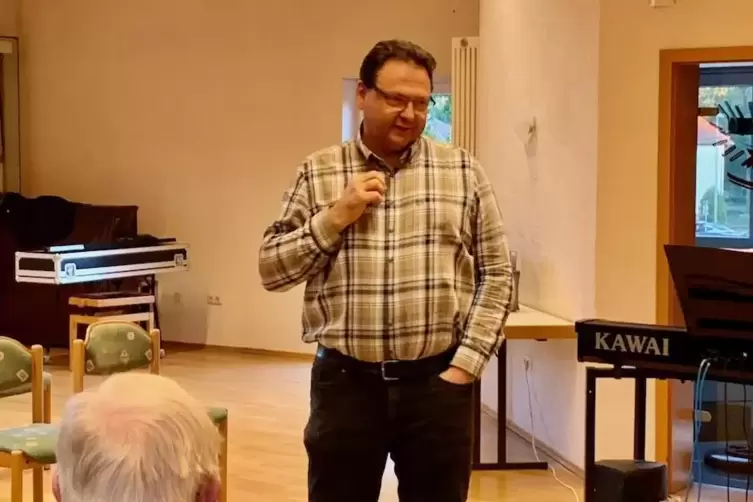 Der neue Chorleiter hei&szlig;t Thomas K&auml;stner.
