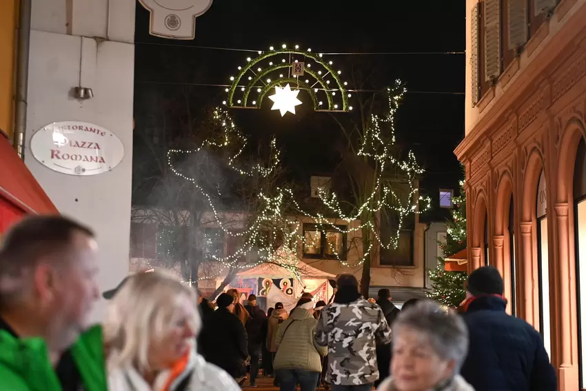Die Innenstadt leuchtet: An allen vier Adventswochenenden wird in Bad Dürkheim gefeiert.