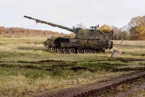 Eine Panzerhaubitze 2000 auf dem Truppenübungsplatz Baumholder.