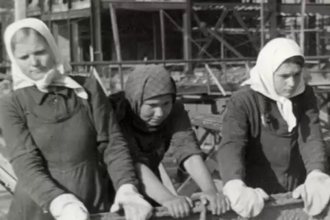 Zwangsarbeiterinnen im I.G. Farben-Werk Ludwigshafen um das Jahr 1942.