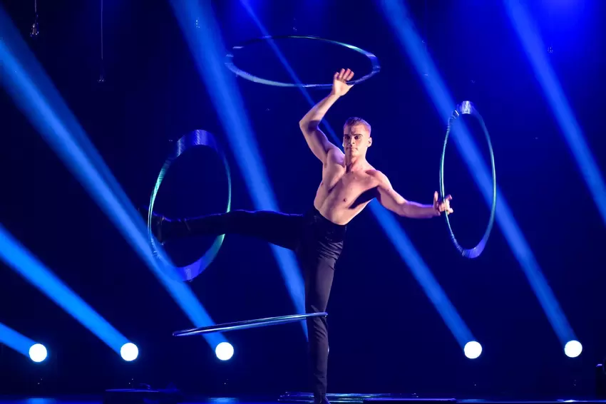 Beherrscht seine Hula-Hoop-Reifen: Benjamin Flame.