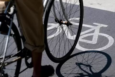 Auch Fahrradfahrer müssen noch eine Umleitung nutzen. 