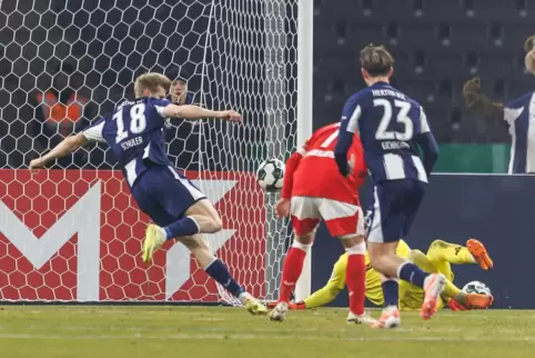 Luca Schuler (links) schnürte gegen den FCK einen Doppelpack. 