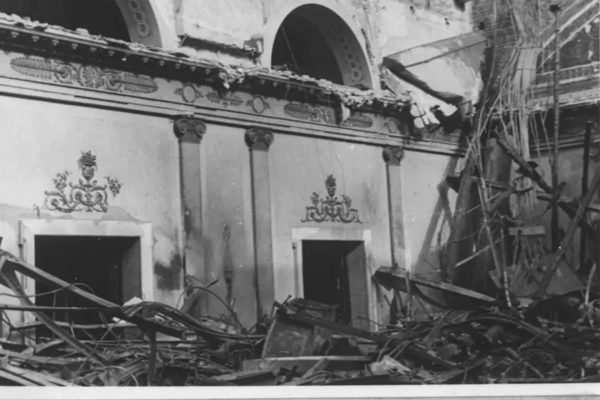 Der Festsaal wurde bei einem Luftangriff 1943 zerstört.