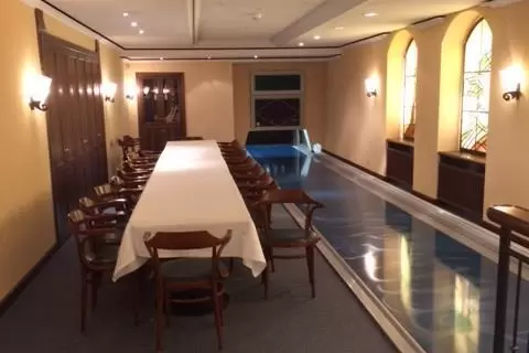 Bis heute gibt es eine Kegelbahn im Haus.