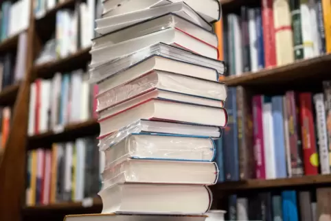 Mehr als nur Unterrichtsstoff: Zwischen zwei Buchdeckeln können sich ganz neue Welten verstecken. Mehr als nur Unterrichtsstoff: Zwischen zwei Buchdeckeln können sich ganz neue Welten verstecken.
