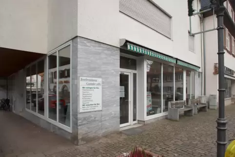 Hat zu: die Textilreinigung am Marktplatz.