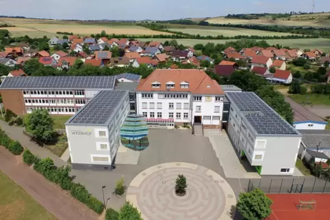 Weierhof-Gymnasium in Bolanden: Schon seit Monaten ist die Lehrerin nicht mehr an der Schule. 
