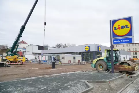 Der Discounter in der Pirmasenser Straße nimmt Gestalt an. Der Discounter in der Pirmasenser Straße nimmt Gestalt an.