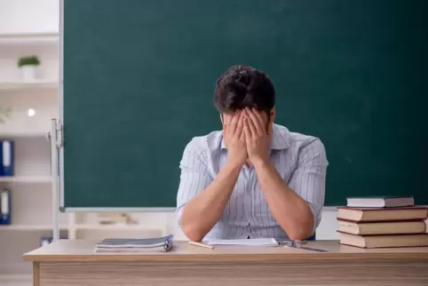 Viele ihm bekannte Lehrkräfte verzweifelten an der Schulbehörde, so ein Pädagoge aus der Region. 