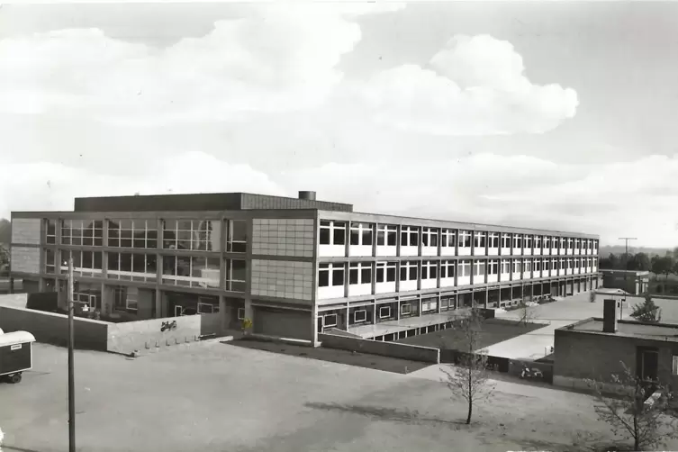Die Fotokarte die das Schulgeb&auml;ude zeigt. 