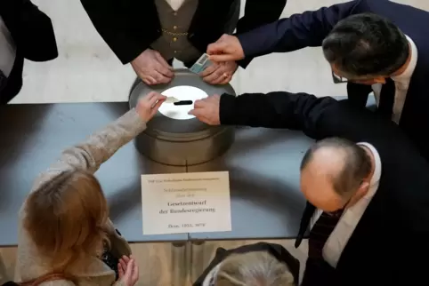 Am Freitag fiel nach langem Streit um die Rentenreform die Entscheidung im Bundestag. 