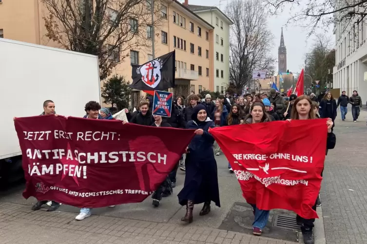 Rund 120 Teilnehmer folgten dem Aufruf zum Streik.