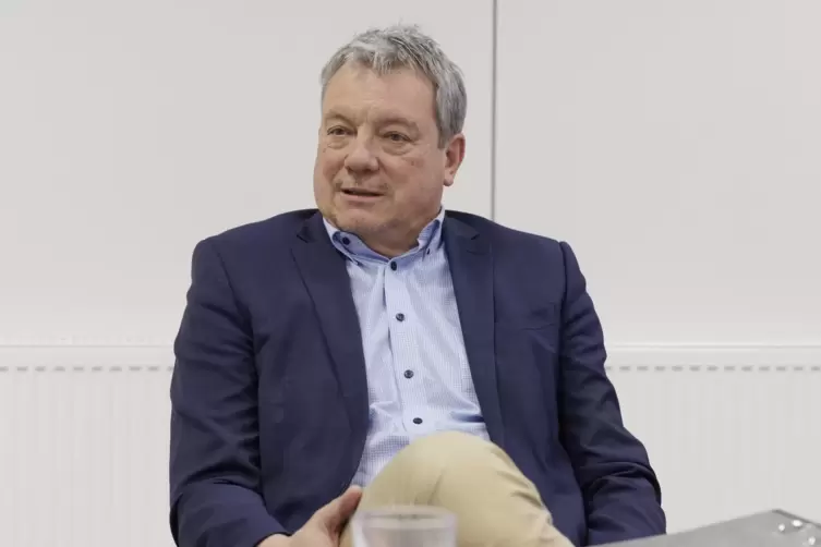 Nach Dennes Eintritt in den Ruhestand und einer l&auml;ngeren Vakanz ging Hans K&auml;stner (im Bild) als Polizeipr&auml;sident weiter gegen Le