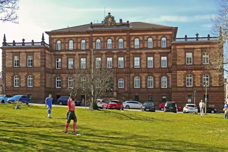 Alle Beteiligten haben oder hatten ihr B&uuml;ro im Geb&auml;ude des Polizeipr&auml;sidiums in Kaiserslautern. 