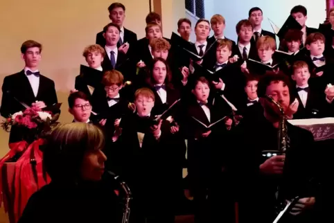 Im olympischen Segment der Chorkultur präsentierten sich der Windsbacher Knabenchor im ungewöhnlichen Zusammenspiel mit dem Rasc