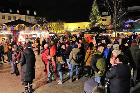 Mächtig viel los war auf dem Zweibrücker Weihnachtsmarkt am Samstagabend. 