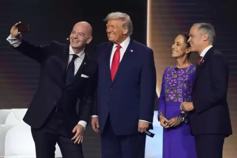 Für viele ein peinlicher Moment: Gianni Infantinos Selfie mit Donald Trump sowie Kanadas Premier Mark Carney und Mexikos Präside