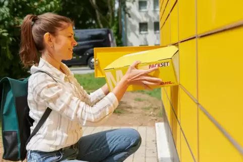 An der Packstation können Pakete aufgegeben werden. 