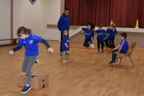Bananenkisten und Seile: Beim Traing der TV rödersheim finden sich viele Hilfsmittel. 
