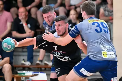 Gute Erfahrungen: HSG Dudenhofen/Schifferstadt (am Ball Christopher Huber) in der Regionalligaquali gegen HC St.-Ingbert-Hasse.