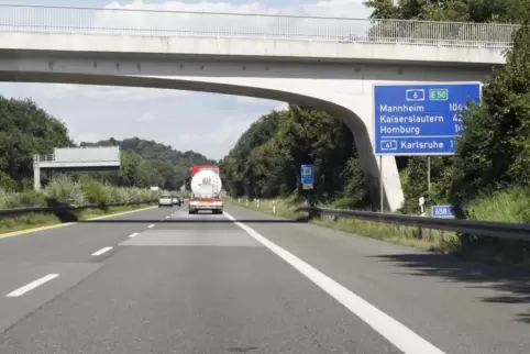 Auf der A6 wird vom Neunkircher Kreuz über die Ausfahrt Homburg bis nach Waldmohr abschnittsweise gearbeitet. In beiden Richtung Auf der A6 wird vom Neunkircher Kreuz über die Ausfahrt Homburg bis nach Waldmohr abschnittsweise gearbeitet. In beiden Richtung