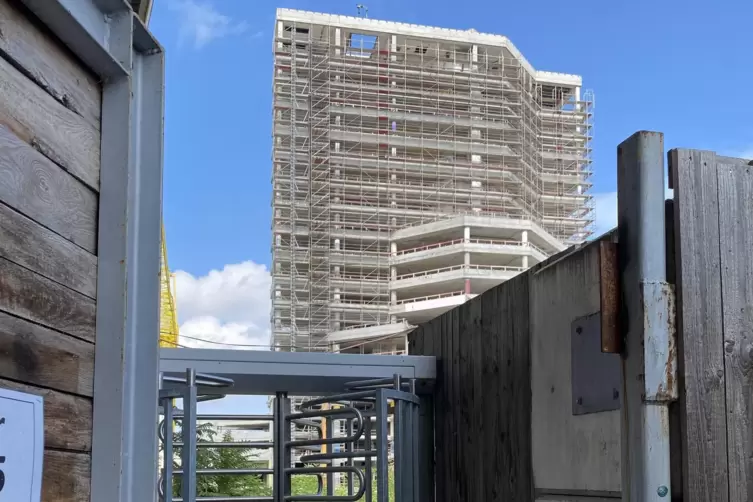 Zur Erinnerung: Die H&ouml;he hatte der Bau mal, 72 Meter.