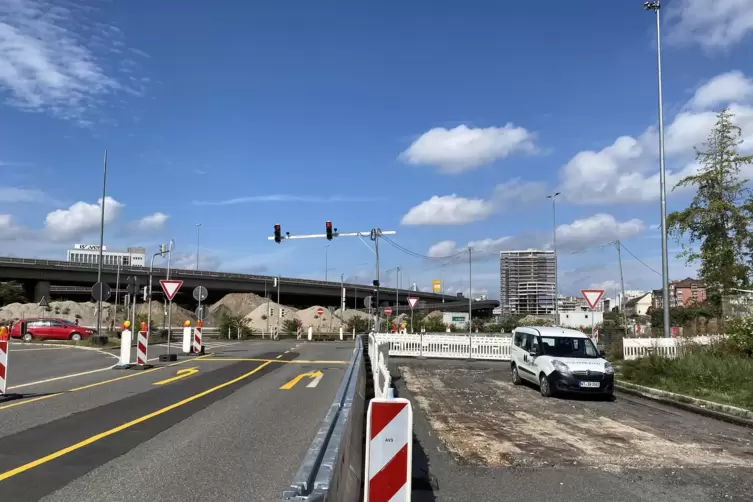 Vorahnung des Neuen: Arbeiten an der k&uuml;nftigen Stadtstra&szlig;e in der N&auml;he des Hauptbahnhofs.