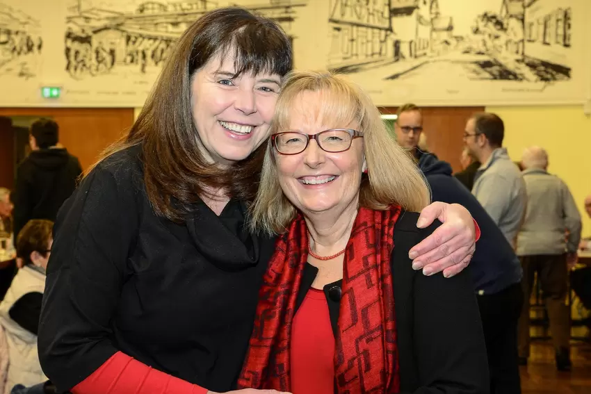 Beate Steeg und Jutta Steinruck bei einer SPD-Konferenz 2017.