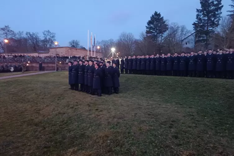 432 Rekruten. So viele waren schon lange nicht mehr bei einem Gel&ouml;bnis in Germersheim.