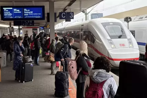 Von Mannheim fahren ICE nach Hamburg künftig in einem durchgehenden Stundentakt. Den bisherigen Abstecher alle zwei Stunden zum 