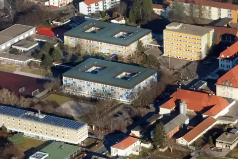 Bereich des Doppelgymnasiums im Westen der Stadt: mehrere tausend Schüler. 