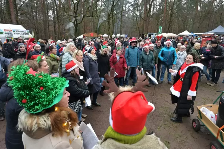 Musikalisch einstimmen: Der Wald-Weihnachts-Basar in Dudenhofen fand gro&szlig;en Anklang. 