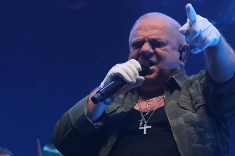 Udo Dirkschneider in der Schwarzwaldhalle.