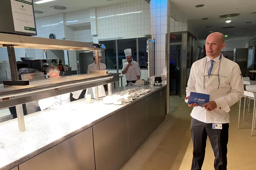 Die Küche ist technisch auf dem neuesten Stand, sagt Chefkoch Feldmann.
