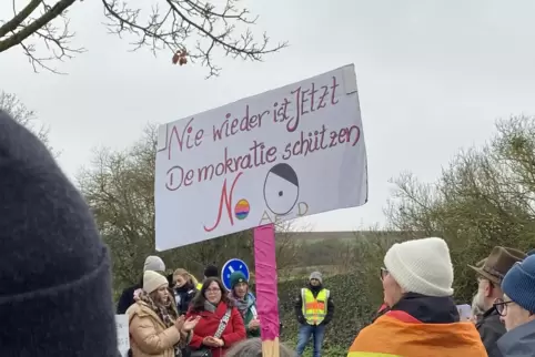 Rund 130 Demonstranten protestierten in Gauersheim gegen die Gründung einer neuen AfD-Nachwuchsorganisation. 