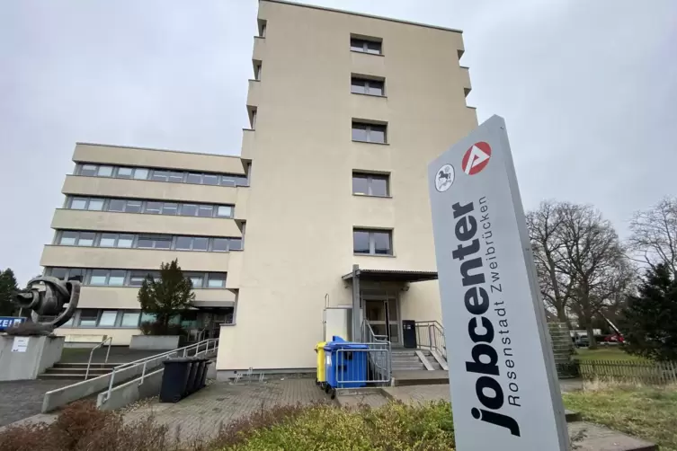 Die Arbeitsagentur hat R&auml;ume im Geb&auml;ude des Jobcenters in der Landauer Stra&szlig;e 67 bezogen. 