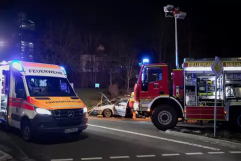 Schwerer Unfall an der Ecke Lindenallee/Gustav-Regler-Straße. Schwerer Unfall an der Ecke Lindenallee/Gustav-Regler-Straße.