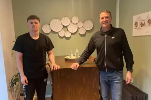Daheim in Dansenberg: Lennart und Peter de Hooge.