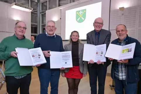 Beim Festakt im Rathaus: (von links) Bernd Lohrbächer, Martin Armgart, Claudia Klein, Paul Warmbrunn und Klaus Lohrbächer.