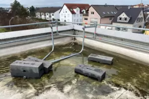 Knackpunkt Ecken: Hier läuft das Wasser nicht vom Dach ab. 