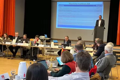 Im Gegensatz zum Verbandsgemeinderat wurden im Kreistag Haushaltsreden gehalten, auch von Landrat Dietmar Seefeldt. 