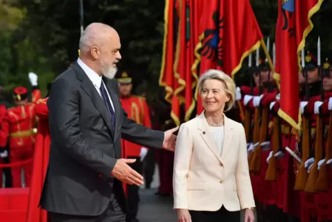 EU-Kommissionspräsidentin Ursula von der Leyen Mitte Oktober zu Besuch in Tirana bei Albaniens Ministerpräsident Edi Rama. Berei