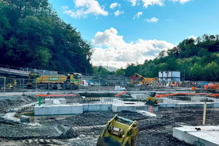Im Oktober 2024 war von der neuen Spinnerei und der Energiezentrale noch kaum etwas zu sehen. 