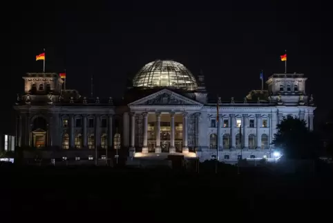 Voller bekannter und weniger bekannter Orte: der Berliner Reichstag.