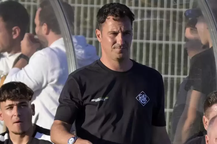 Interimstrainer Matteo Monetta. 