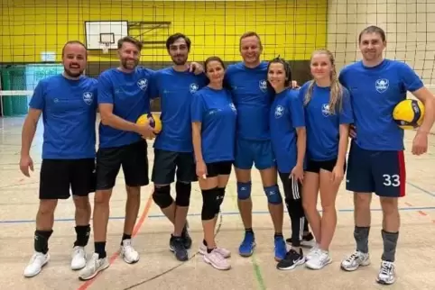 Sie führen den neuen Ballsportverein Pirmasens: von links Andreas Heger (2. Vorsitzender), Johannes Völker (Beisitzer), Eugen Sc