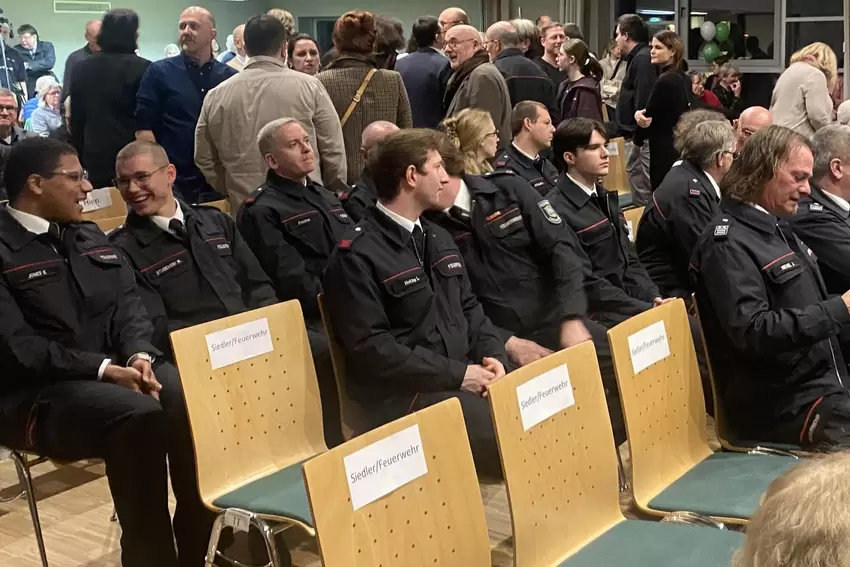 Stark vertreten: die Grünstadter Feuerwehr bei der Verabschiedung des bisherigen Bürgermeisters Klaus Wagner und Einführung sein
